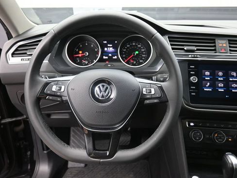 Used 2020 Volkswagen Tiguan SE w/ Panoramic Sunroof Package FWD image 7