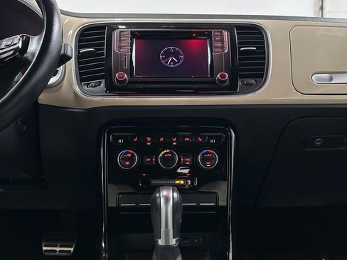 Used 2019 Volkswagen Beetle 2.0T SE image 28