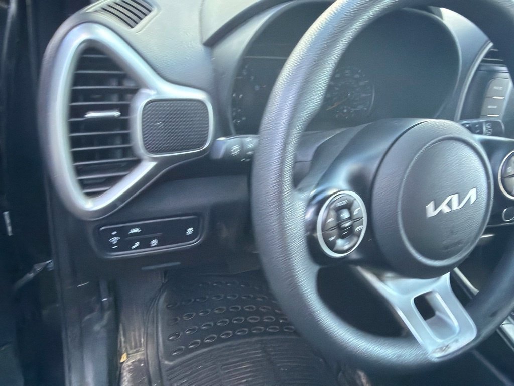 Used 2022 Kia Soul LX w/ Technology Package FWD image 8