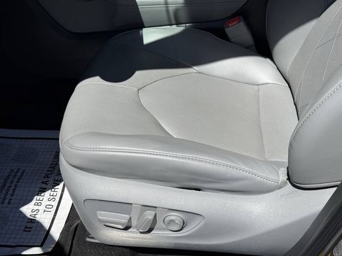 Used 2023 Toyota Highlander Platinum FWD image 16