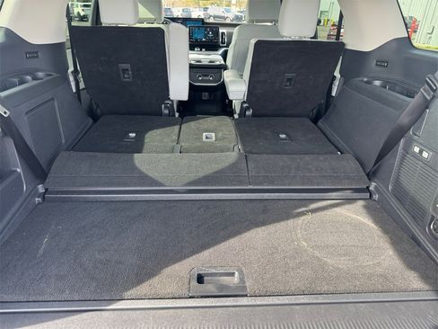 Certified 2025 Ford Expedition Platinum image 22