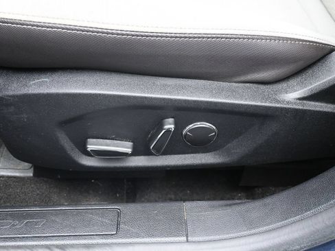 Used 2019 Ford Fusion SE w/ Equipment Group 151A FWD image 17