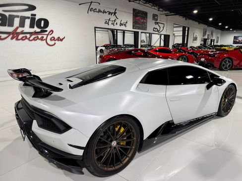 Used 2018 Lamborghini Huracan Performante image 7