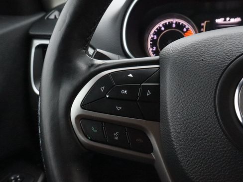 Used 2019 Jeep Cherokee Latitude Plus w/ Cold Weather Group FWD image 27