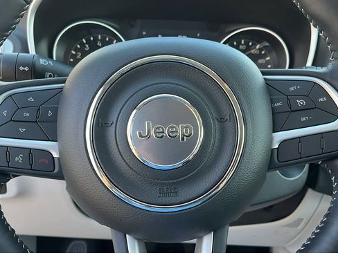 Used 2017 Jeep Compass Latitude w/ Cold Weather Group AWD/4WD image 11