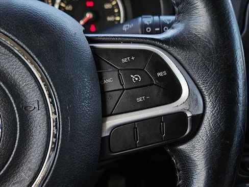 Used 2015 Jeep Renegade Latitude w/ Popular Equipment Group image 12