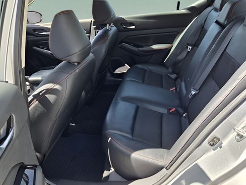 Used 2024 Nissan Altima 2.5 SR FWD image 10