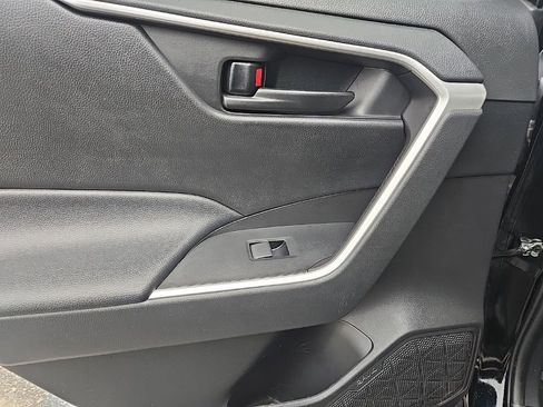 Used 2021 Toyota RAV4 LE image 24