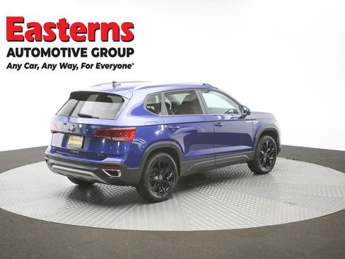 Used 2022 Volkswagen Taos SE w/ Panoramic Sunroof Package FWD image 41