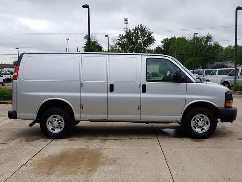 Used 2016 Chevrolet Express 2500 RWD image 7