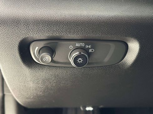 Certified 2023 Chevrolet Traverse LT FWD image 16