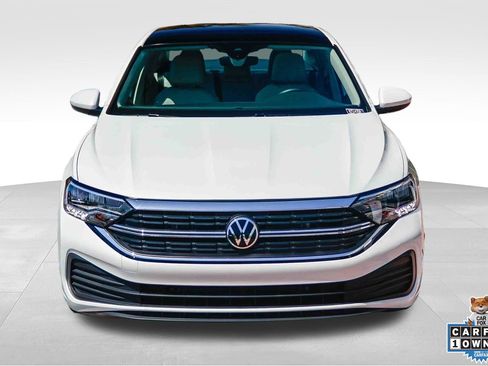 Used 2023 Volkswagen Jetta SE FWD image 2