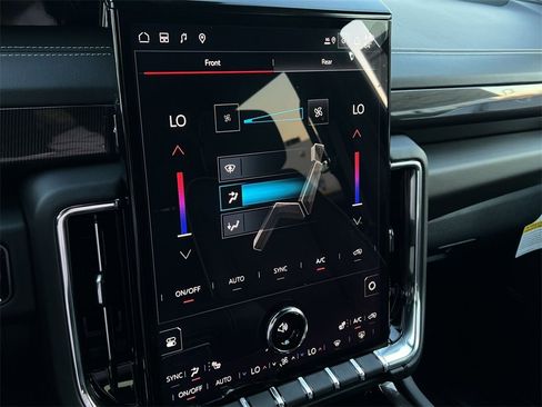 New 2026 GMC Yukon XL Elevation image 21