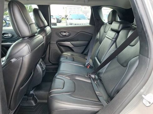 Certified 2019 Jeep Cherokee Latitude Plus w/ Cold Weather Group AWD/4WD image 13