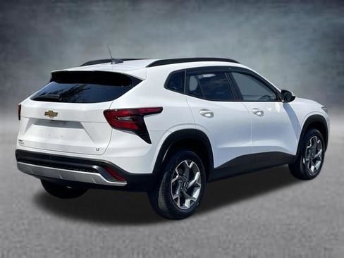 Used 2024 Chevrolet Trax LT w/ Driver Confidence Package image 3