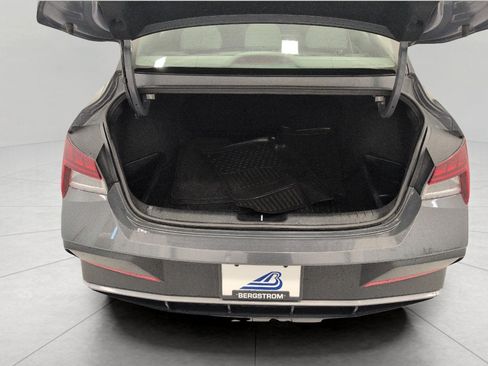 Used 2024 Hyundai Elantra SEL w/ Convenience Package FWD image 15