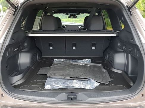 Used 2025 Subaru Forester Premium w/ Protection Package (1PH) image 12