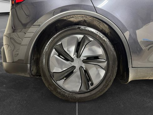Used 2026 Tesla Model Y Long Range AWD/4WD image 35