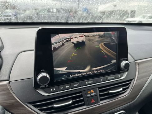 Used 2024 Nissan Altima 2.5 SV image 17