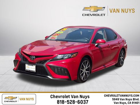 Used 2024 Toyota Camry SE FWD image 1
