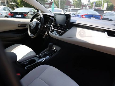 Used 2022 Toyota Corolla LE FWD image 16