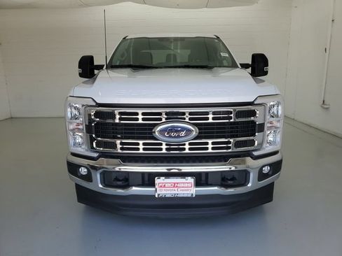 Used 2025 Ford F250 XLT w/ FX4 Off-Road Package AWD/4WD image 3