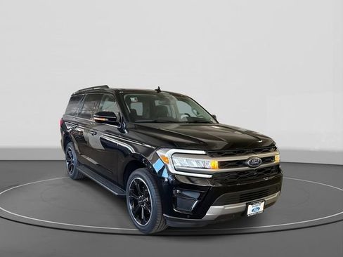 Used 2024 Ford Expedition XLT image 4