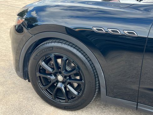 Used 2018 Maserati Levante image 35