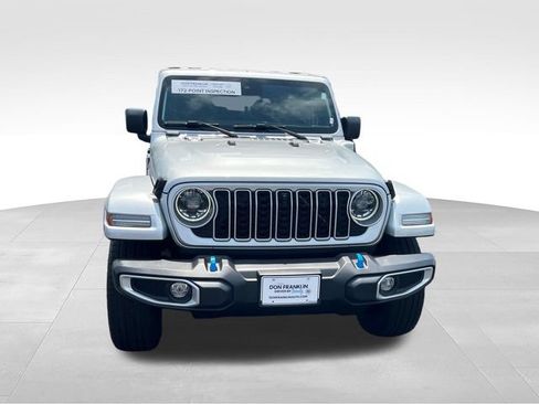 Used 2024 Jeep Wrangler Unlimited Sahara w/ Technology Group AWD/4WD image 8