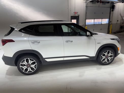 Used 2021 Kia Seltos SX w/ SX Sunroof Package image 4