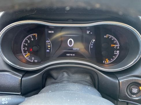 Used 2018 Jeep Grand Cherokee Limited image 21