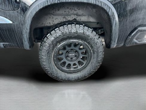 Used 2022 Chevrolet Silverado 1500 ZR2 w/ Technology Package image 18