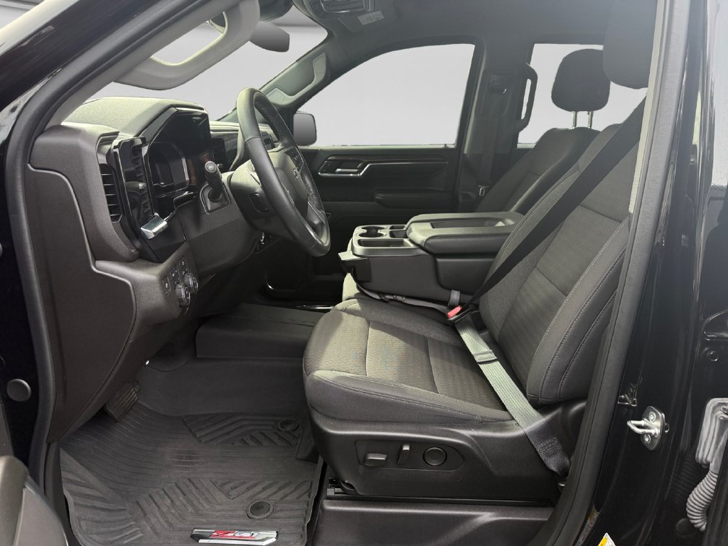 Used 2024 Chevrolet Silverado 1500 RST AWD/4WD image 10