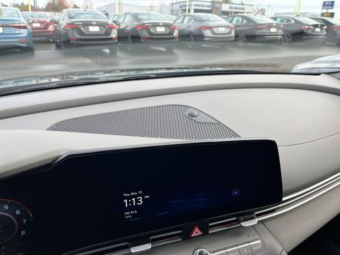 Used 2025 Hyundai Elantra SEL image 18