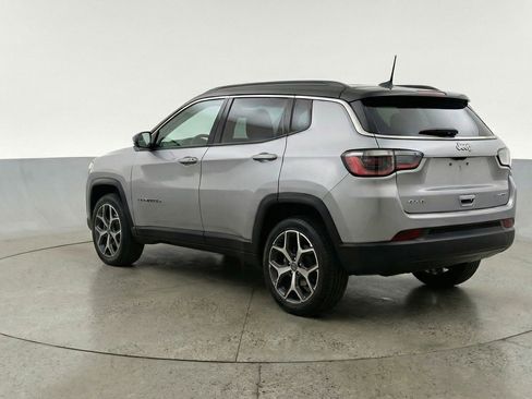 Used 2025 Jeep Compass Limited image 5