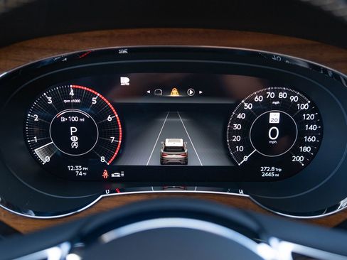 Used 2024 Bentley Bentayga image 7