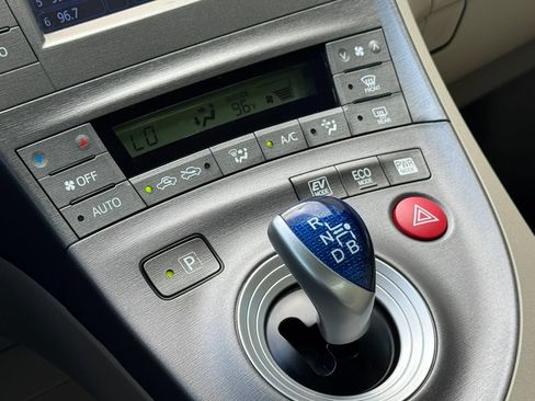 Used 2015 Toyota Prius Two FWD image 39