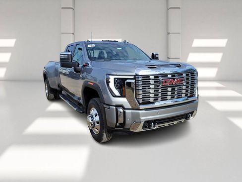 New 2026 GMC Sierra 3500 Denali w/ Denali Reserve Package image 3
