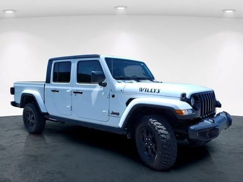 Used 2023 Jeep Gladiator Sport AWD/4WD image 4