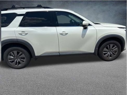Used 2023 Nissan Pathfinder SV w/ SV Premium Package FWD image 10