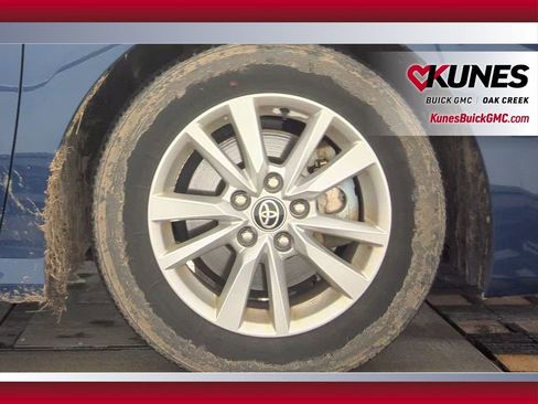 Used 2025 Toyota Camry SE image 10