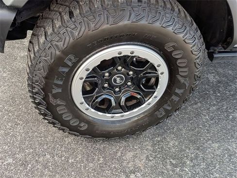 Used 2023 Ford Bronco Badlands image 10