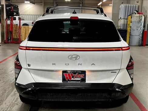 Used 2025 Hyundai Kona SEL AWD/4WD image 5