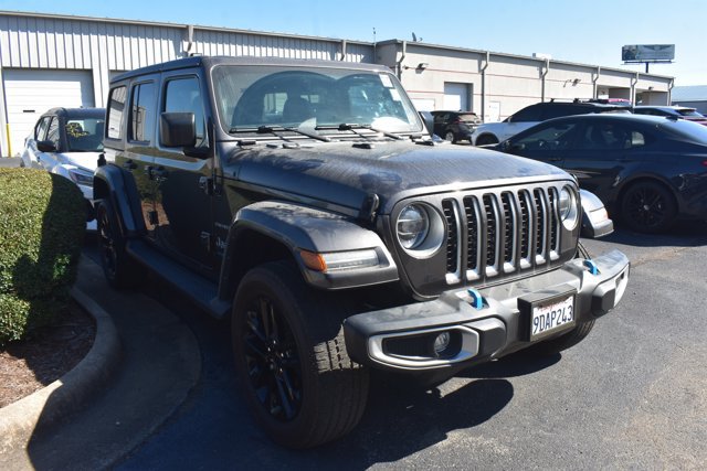 Used 2022 Jeep Wrangler Unlimited Sahara w/ Cold Weather Group AWD/4WD image 3