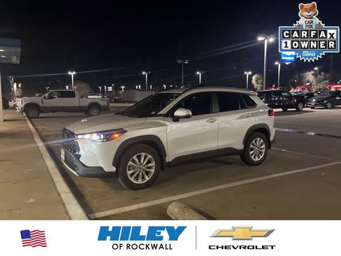 Used 2024 Toyota Corolla Cross LE image 1