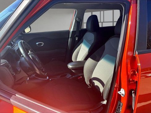 Used 2018 Kia Soul + image 25