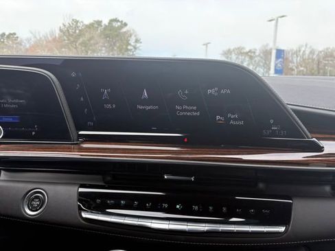 Used 2023 Cadillac Escalade Premium Luxury image 17