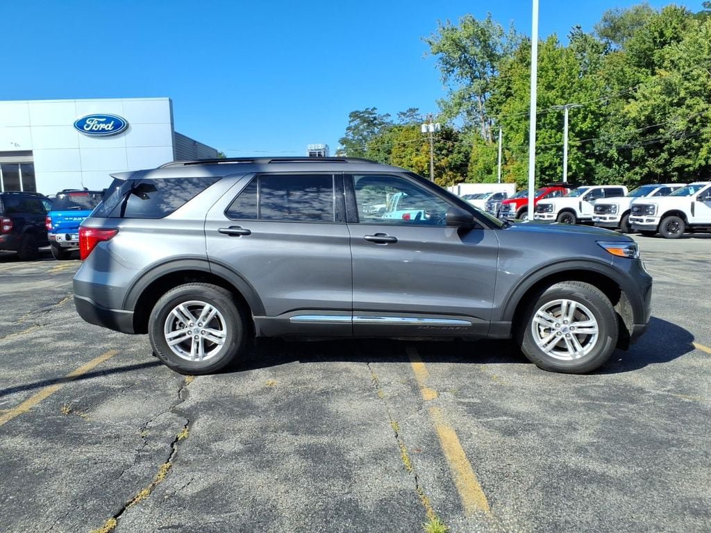 Used 2022 Ford Explorer XLT w/ Equipment Group 202A AWD/4WD image 9
