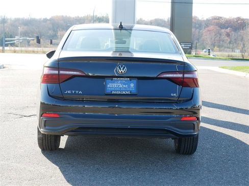 Certified 2024 Volkswagen Jetta SE image 6