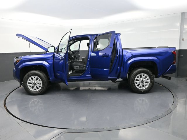 Used 2025 Toyota Tacoma SR5 w/ SR5 Upgrade Package AWD/4WD image 41